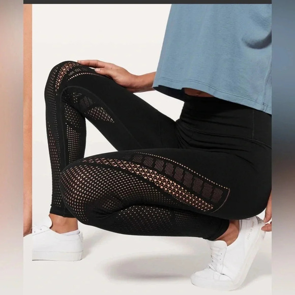 Lululemon Reveal Tight Interconnect *25.5" - Picture 3 of 6